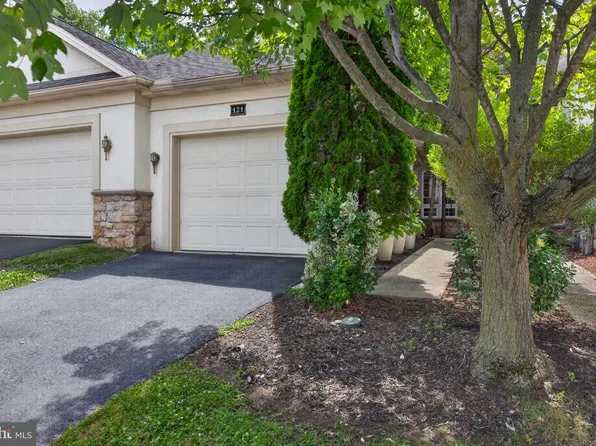 121 Creekgate Ct, Millersville, PA 17551