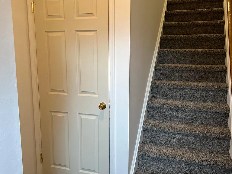 Entryway to 2nd floor apartment