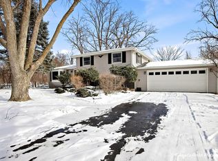 8 E Rollins Rd, Round Lake Beach, IL 60073