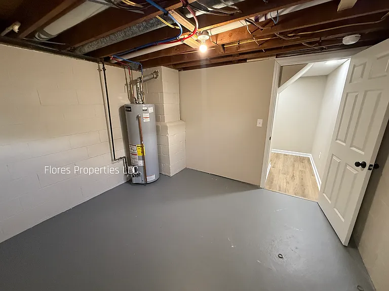 1136 Pauline Ave — Photo 3