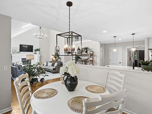 5th image of 2002 Woodmere Cir