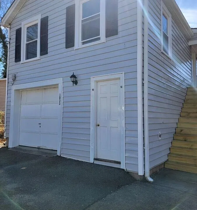 1033 Ray Rd SE