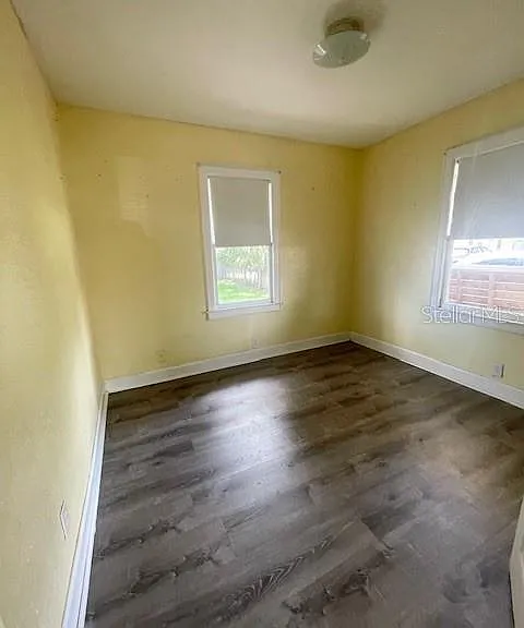 102 W Elm St — Photo 31