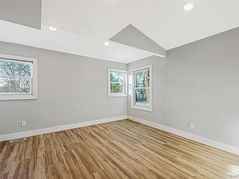 134 Ralph Ave — Photo 4
