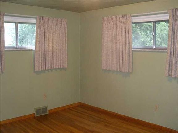 5th image of 1214 Waverly Dr