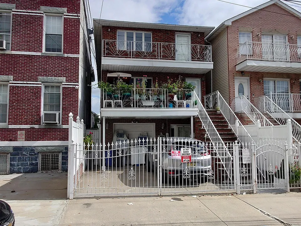 122 North St #2