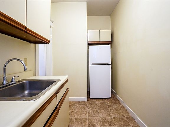 4th image of 60 Woodstock Ave