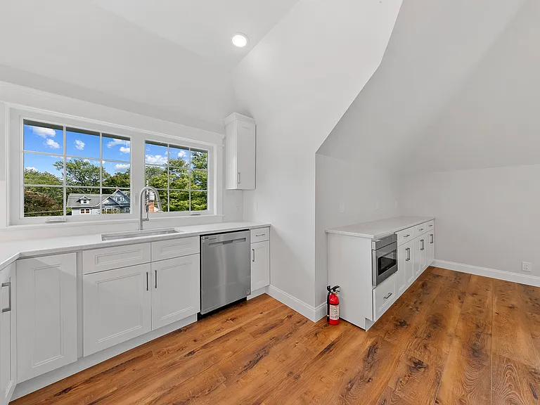 389 Spring Ave #C — Photo 15