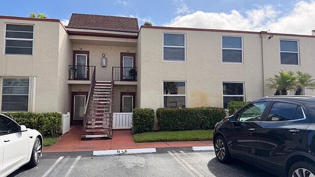 1st image of 9 Willowbrook Ln APT 102