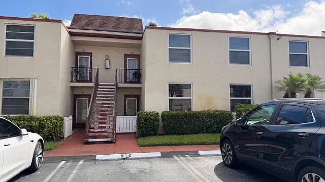 9 Willowbrook Ln #102