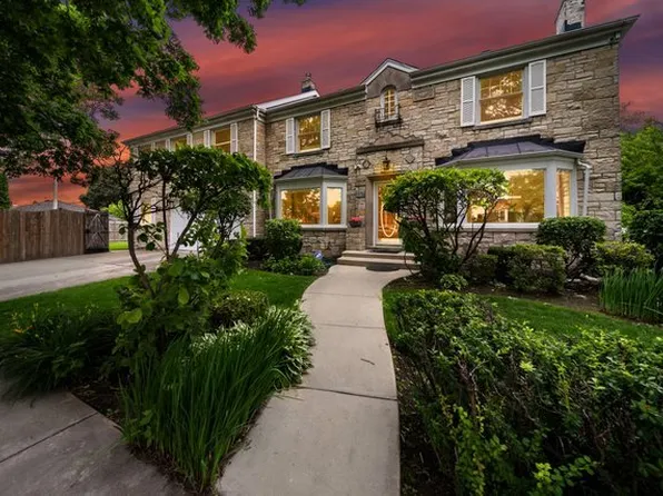 3327 W Glenlake Ave, Chicago, IL 60659