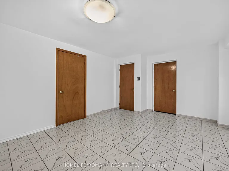 61 Gas Light Cres #BASEMENT — Photo 9