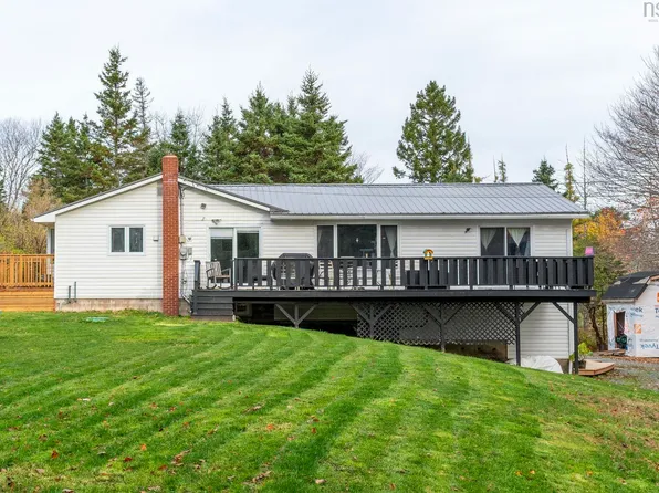 342 Myra Rd, Porters Lake, NS B3E 1G2