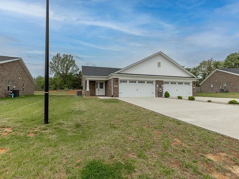 305 Breckinridge Cir — Photo 8