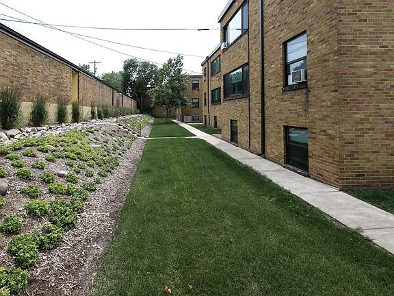 3rd image of 622 Snelling Ave S