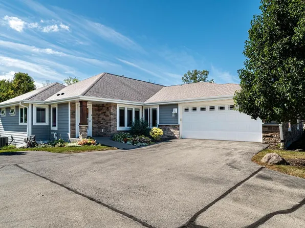 6189 West Woodview COURT, Greenfield, WI 53220