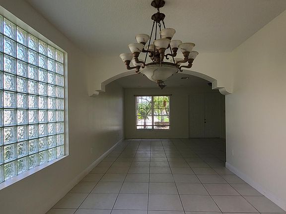 4th image of 17608 SW 28th Ct