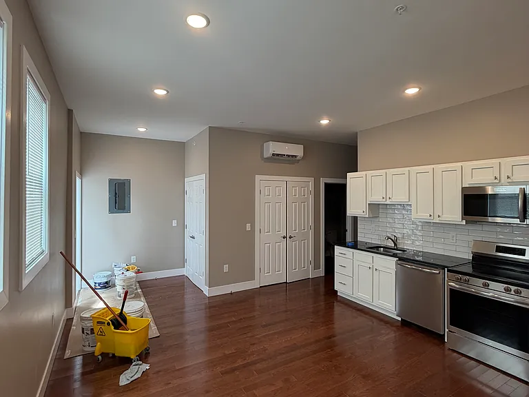 521 Warren St #2 — Photo 1