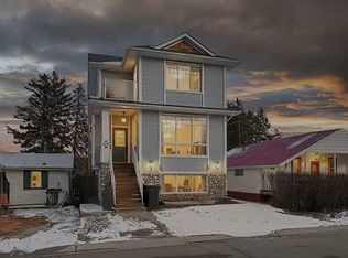 5005 W 40th St, Sylvan Lake, AB T4S 1B7