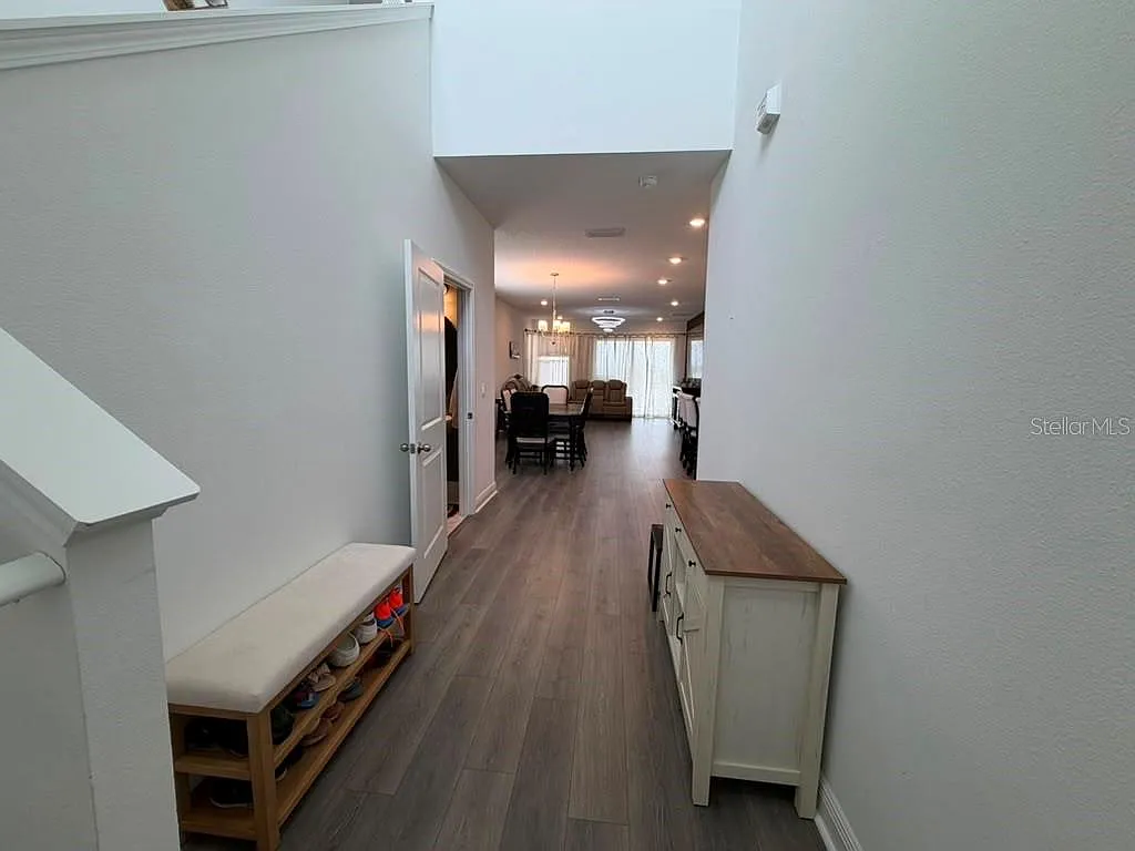 4 bed, 2.5 bath, 2100 sqft, $3,200 — Photo 4