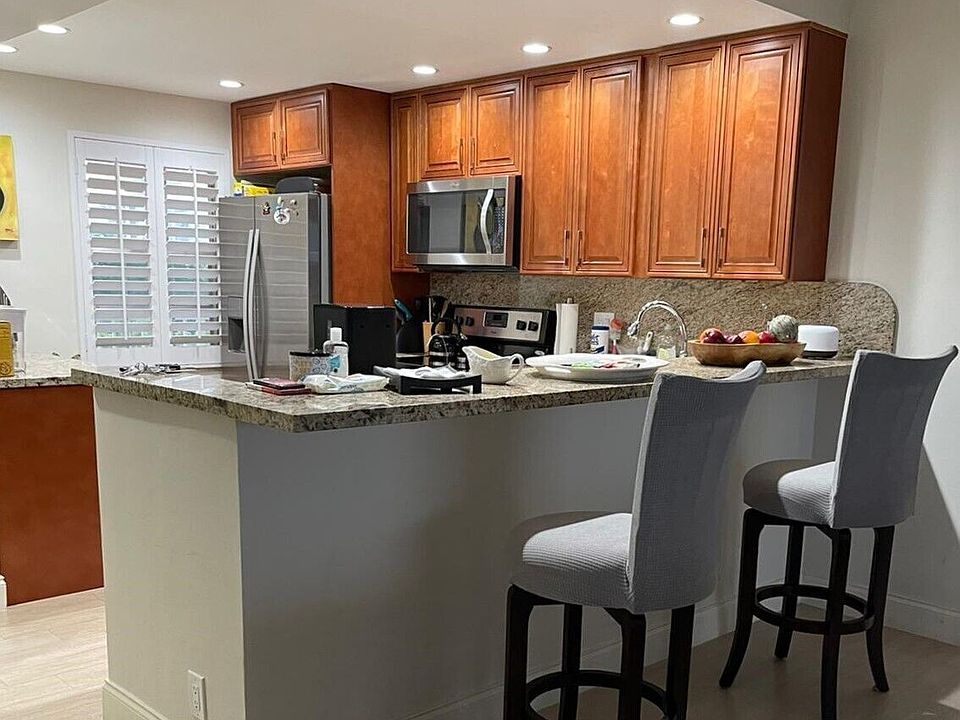 1st image of 3507 Oaks Way APT 601