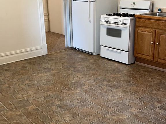 2nd image of 829 E Milwaukee St APT 2