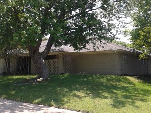 2nd image of 16916 Park Hill Dr