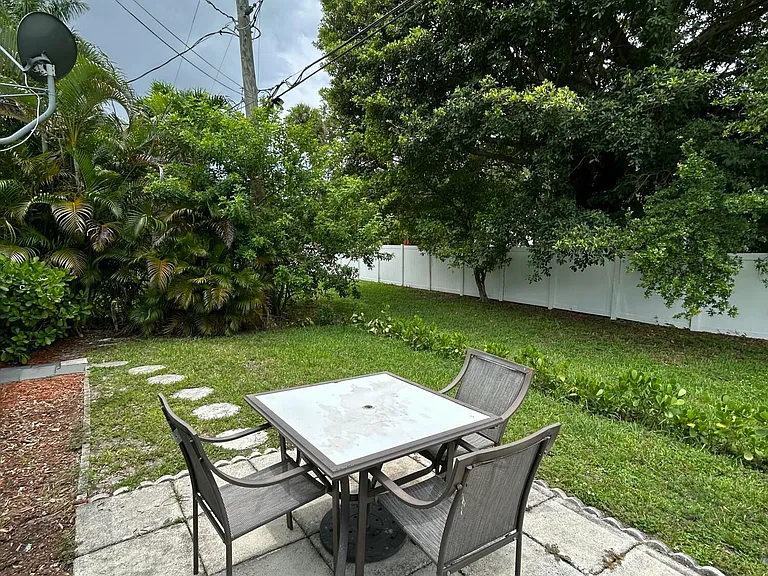 1435 SW 24th Ct #B — Photo 11