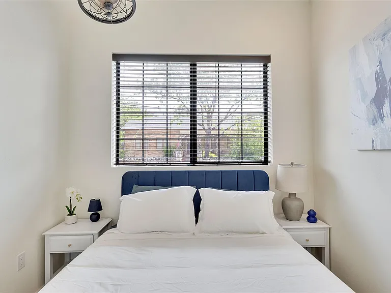808 E Lydia St — Photo 35