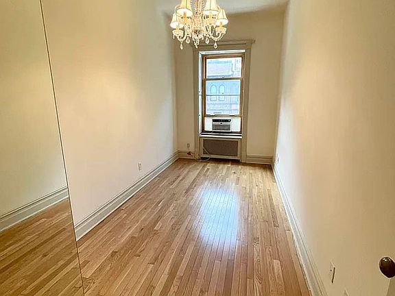 3rd image of 132 W 74th St #6