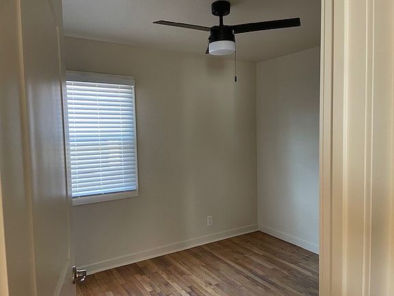 4th image of 2125 Meadowlark Ln