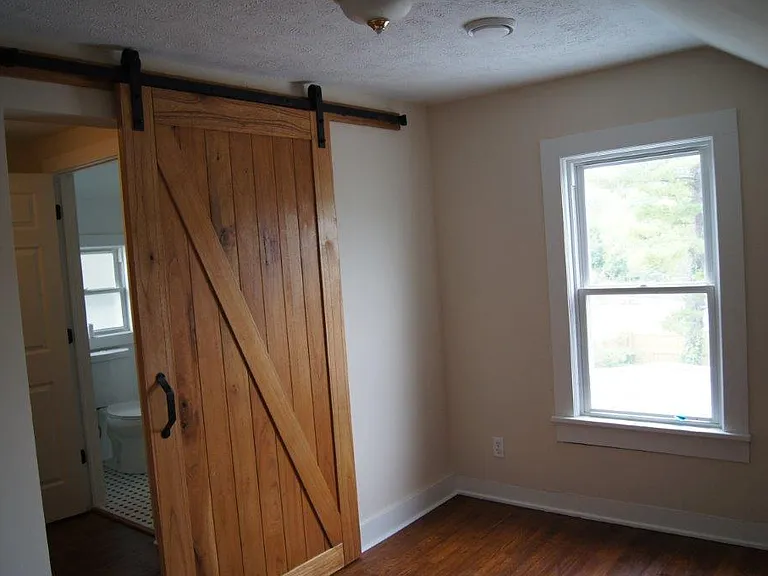 218 E Smith Rd — Photo 23