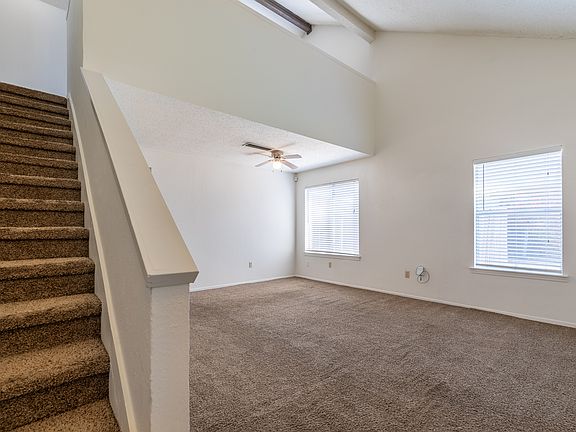 5th image of 209 Pebblebrook St