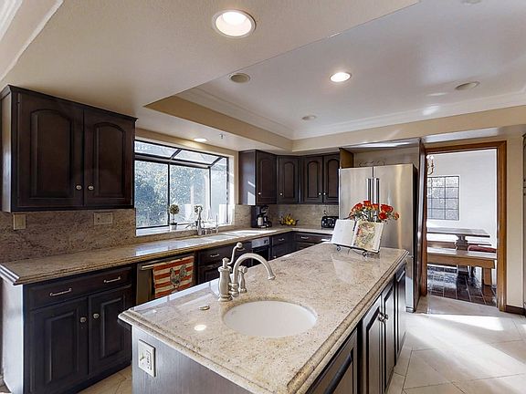 4th image of 6035 N Heatherton Dr