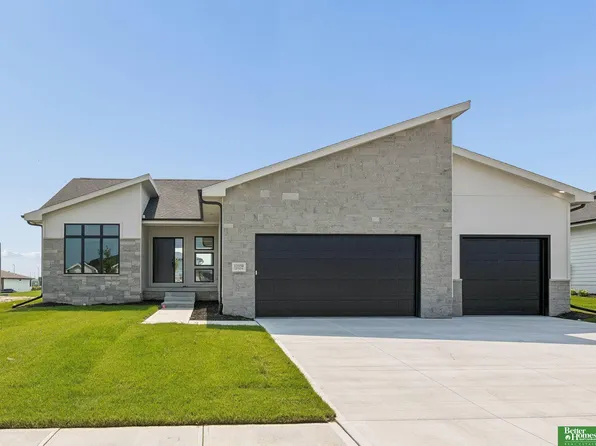 12359 Lake Vista Dr, Papillion, NE 68046