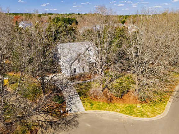 2nd image of 300 Long Meadows Rd