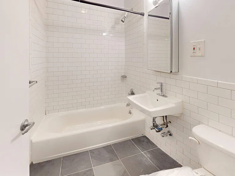 312 E 91st St #1R — Photo 18