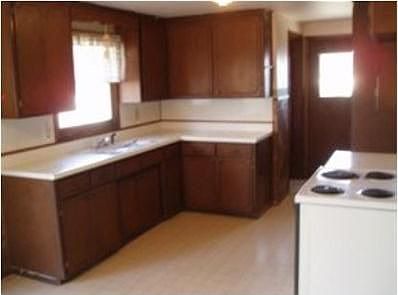 4th image of 1706 Bentwood Dr