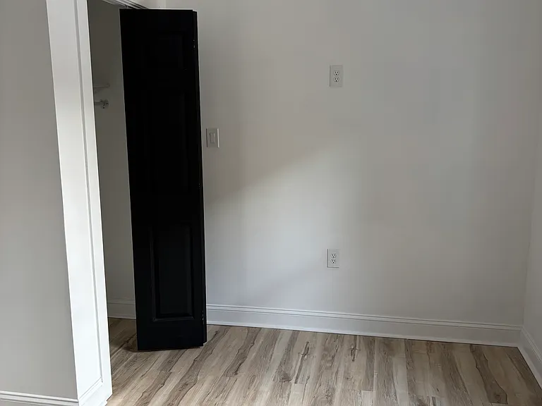 1018 W Schiller St #A — Photo 5