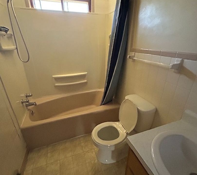 1st image of 1334 W 28th St