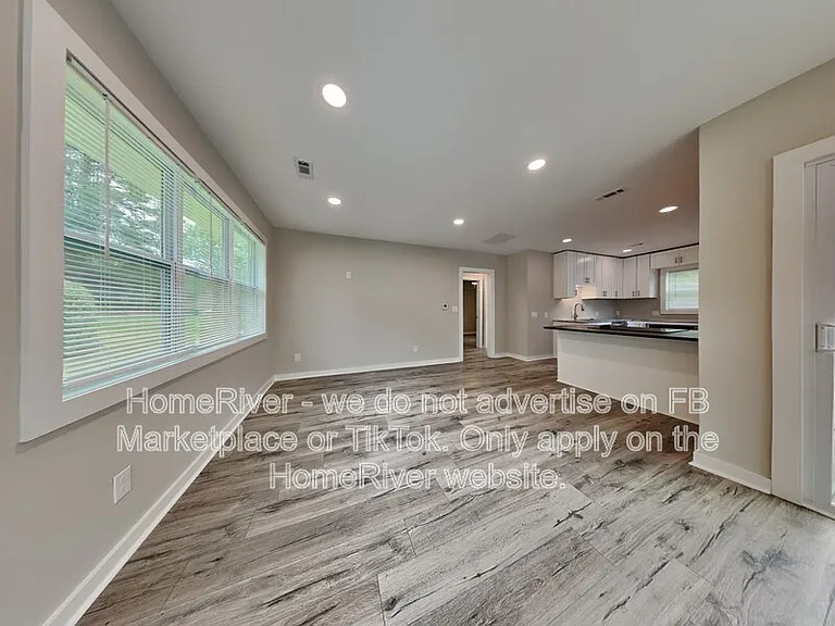 1915 Ham Dr — Photo 8