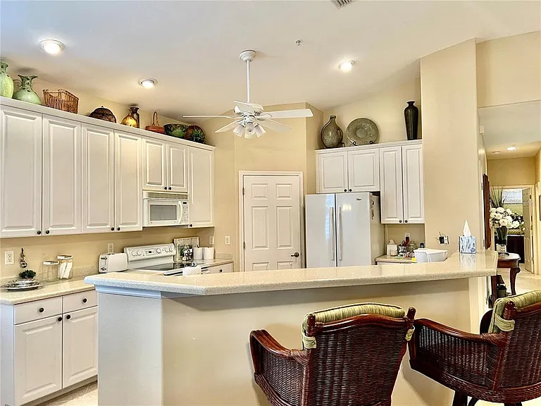 3304 Sunset Key Cir #D — Photo 9
