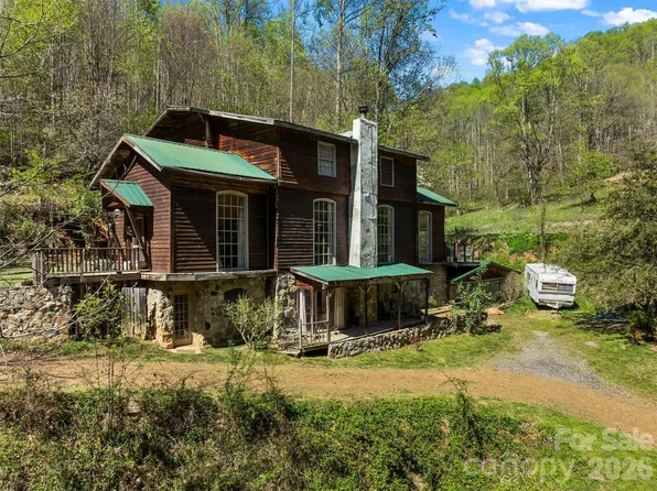 1717 Howard Moore Rd, Hot Springs, NC 28743