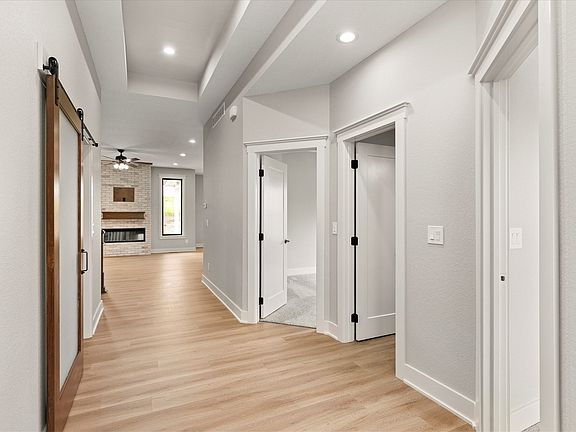 2nd image of 101 Crossroads Ct