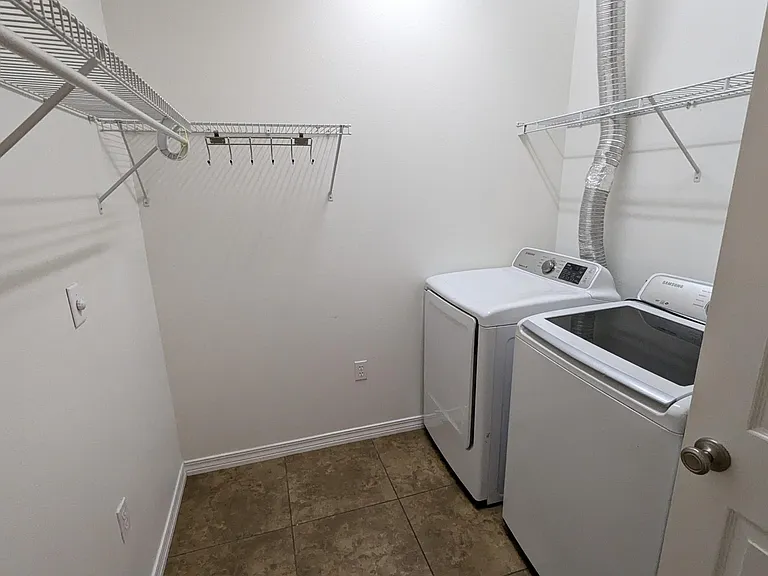 1537 Bentley Cir — Photo 7