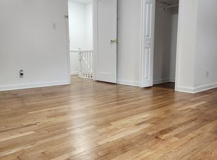 19419 Station Rd, Flushing, NY 11358