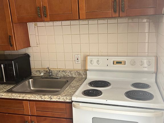 2nd image of 1211 E Holland Ave