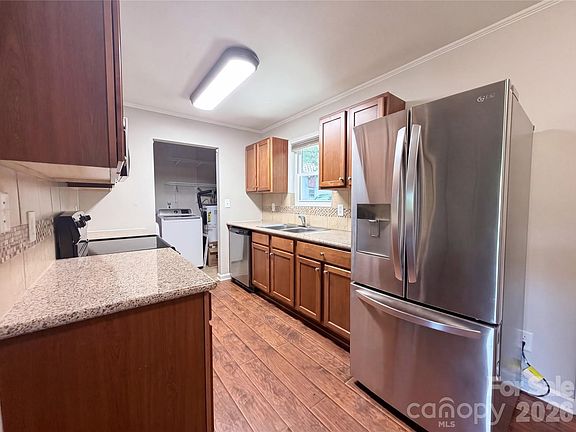 5th image of 186 Jasmine Cir