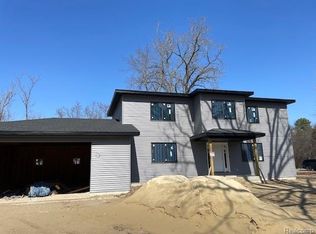 5031 Clintonville Rd, Clarkston, MI 48346