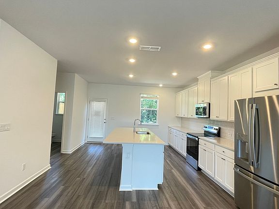 5th image of 610 Alder Creek Way